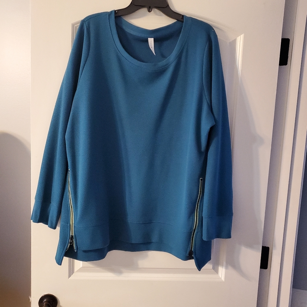Beautiful teal long sleeve ladies top by ideology